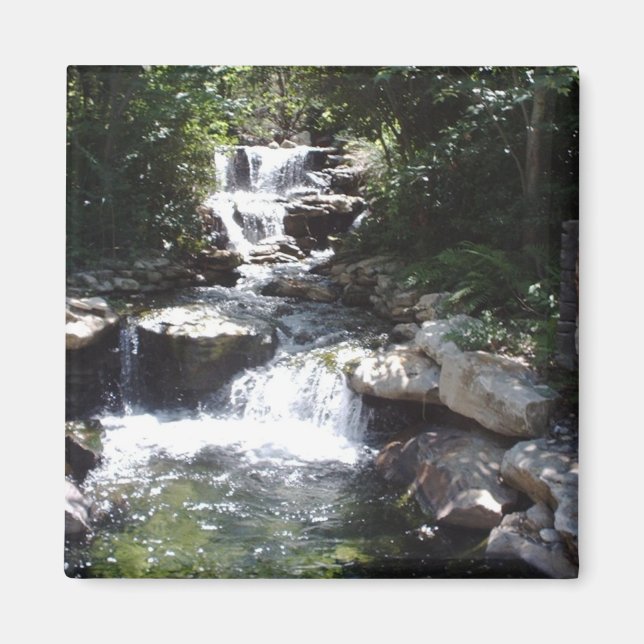 Íman Fluxos de cascata sobre rochas em piscina calma (Frente)