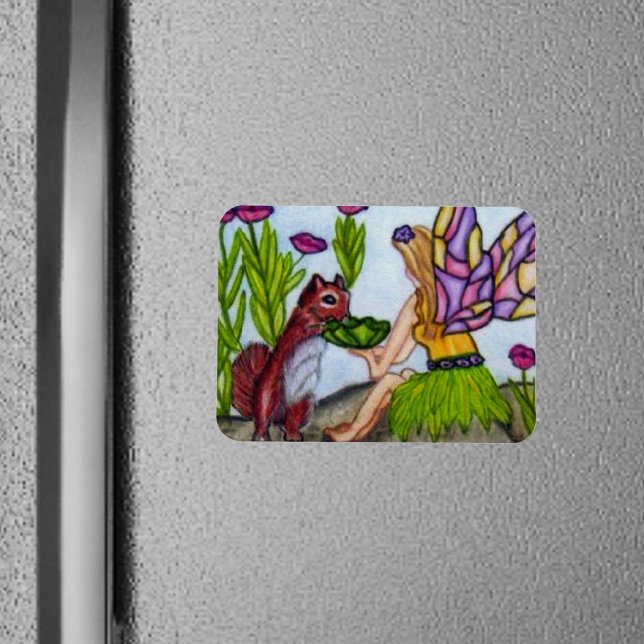Íman Folhas De Linho Esquilo Asas De Vidro Manchadas (Fairy stained glass wings sharing drink with squirrel flowers on rectangular magnet.)
