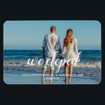 Íman Fomos Ao Anúncio De Casamento Casado Recém-Casado<br><div class="desc">Para os recém-casados depois do seu casando, estes ímanes de manutenção do casamento "nós fugimos" são perfeitos. O simples design moderno inclui um modelo de foto para sua própria foto. Todas as modelos de caligrafia e texto de tendência estão lá para sua própria informação. Basta adicionar sua própria foto e...</div>