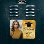 Íman Formando de Graduação do Sparkle Dourado Chic 2025<br><div class="desc">Este ímã de anúncio de formando de fotos com mais velho de brilho dourado apresenta um roteiro preto elegante ao lado de sua fotografia de formando de segundo grau ou faculdade para a classe de mais velho de 2025. Personalize com seu nome em escrita cursiva sob a adorável caligrafia e...</div>