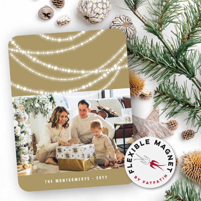 Íman Foto das luzes cintilantes de Natal feliz e brilha (Merry & Bright Stylish Christmas Sparkling Lights Photo Modern Holiday Flexible Magnet @ fat_fa_tin)