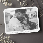 Íman Foto de Casamento Moderno Elegante<br><div class="desc">Design de casamento ou aniversário elegante.</div>