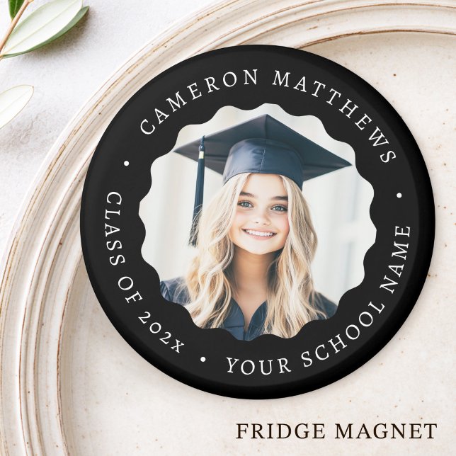 Íman Foto de graduado com borda ondulada preta graduaçã (Graduate photo black wavy border graduation magnet)
