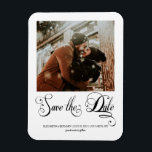 Íman Foto De Script De Caligrafia Moderna Salva A Data<br><div class="desc">Design mínimo e elegante imprimiu a Imã salve a data de Fotografias de Script de Caligrafia Moderna que pode ser personalizada com o seu texto. Clique no botão "Personalizar" e use nossa ferramenta design para modificar este modelo. Veja a Design de Arte Gráfica para outros produtos que combinam com este...</div>