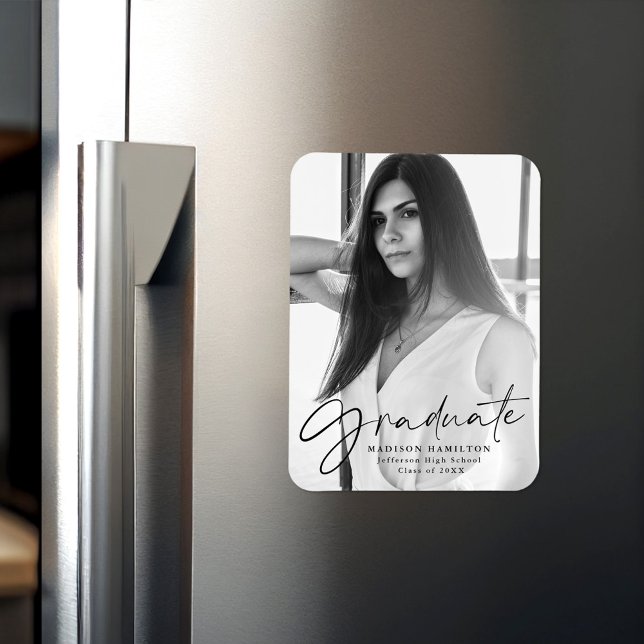 Íman Foto do Anúncio de Graduação de Script Preto na mo (Criador carregado)