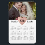 Íman Foto do calendário para o casamento de recém-casad<br><div class="desc">Imagem do Calendário Fotográfico com seus nomes e um coração de ouro. Excelente para o Natal de Newlyweds e para o favor de casamento.</div>