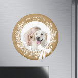Íman Foto do ouro Brown & White Christmas Wreath<br><div class="desc">Imagem fotográfica de Natal com uma simples coroa de Natal. Para uma personalização mais avançada deste design,  clique no BOTÃO DE FERRAMENTAS DESIGN acima!</div>