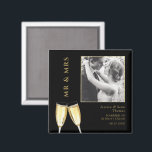 Íman Foto Elegante, Champanhe De Casamento<br><div class="desc">Magneta de casamento. Um presente fotográfico elegante, elegante e moderno para o seu dia especial com óculos de champanhe dourados. Altere a foto de exemplo para tornar este um produto pessoal especial exclusivo para o seu evento. Design faseável e sofisticado (adequado para qualquer idade/evento). Todo texto, fonte e cor da...</div>