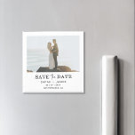 Íman Foto Mínima Elegante Moderno Salve A Data<br><div class="desc">Uma Imã salve a data simples,  mas elegante,  mostra uma foto na frente e no verso ao lado da design gráfica moderna que pode ser personalizada com todos os detalhes do seu casamento.</div>