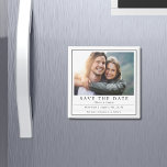 Íman Foto Mínima Moderna Preto Branco Salvar A Data<br><div class="desc">A Imã salve a data Mínima Moderna de Foto Preta apresenta um simples moderno anúncio de casamento de data com sua foto favorita no topo e texto "Salvar a data" em tipografia moderna e ousada. Abaixo, adicione seus nomes, local do casamento, data do casamento e informações adicionais como "convite formal...</div>