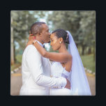 Íman Foto personalizada de casamento moderno<br><div class="desc">Foto personalizada é um presente da família de excelentes. Crie seu próprio ímã personalizado ou chaveiro com sua foto personalizada da família. Adicione a sua foto favorita da família e crie uma bela manutenção. Clique em Personalizar para adicionar texto, personalizar fontes e cores. O presente perfeito para a família, amigos,...</div>