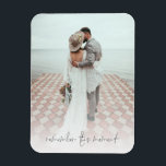 Íman Foto Personalizada Lembrar Este Momento Novamente<br><div class="desc">Foto Romântica Personalizada Lembre-Se Deste Momento, Recém-Vestidos. Romântica mantém a exibição do novo casal casado. Basta substituir a foto de exemplo por sua orientação de retrato favorita e de alta resolução. Romântico dizendo Lembre-se Este Momento está em um roteiro elegante no final. Você pode alterar a cor deste texto, se...</div>