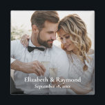 Íman Foto personalizada moderna<br><div class="desc">Este presente de casamento é dado a um casal recém-casado para celebrar seu casamento. Este presente é geralmente dado pela família, amigos e conhecidos como um símbolo do seu amor, apoio e desejos de bem-estar para o futuro do casal juntos. Este presente de casamento é muitas vezes dado na recepção...</div>