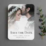 Íman Foto personalizada Salvar o casamento de data<br><div class="desc">Foto personalizada "salve a data" do imã de casamento com cobertura branca.</div>