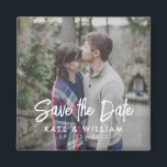 Íman Foto simples e moderna Casamento Salve a Data<br><div class="desc">Uma simples imã salve a data fotográfica moderna. Personalize esta design minimalista para ter seus detalhes pessoais e sua mensagem.</div>