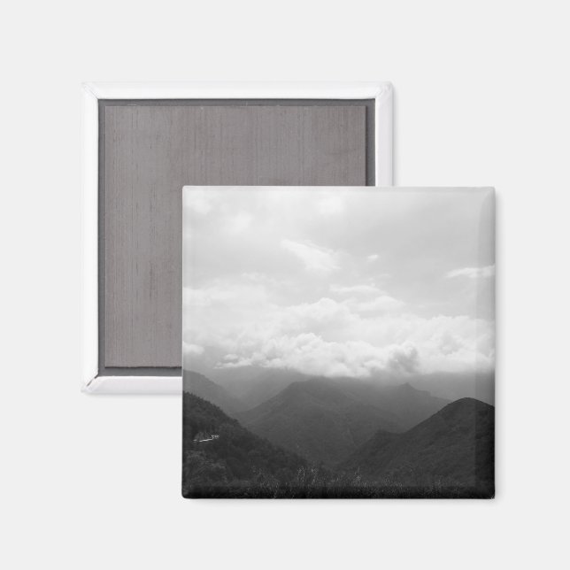 Íman Fotografia em Preto e Branco de Nuvens nas Colinas (Front/Back)