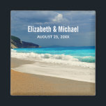 Íman Fotografia tropical do Mar Azul, Belo Turquesa<br><div class="desc">Um imã de evento salva a data com uma bela fotografia com um mar azul turquesa e uma praia arenosa com ondas de surf de espuma.</div>