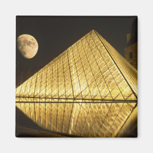 Íman França, Paris, Museu do Louvre, Noturno