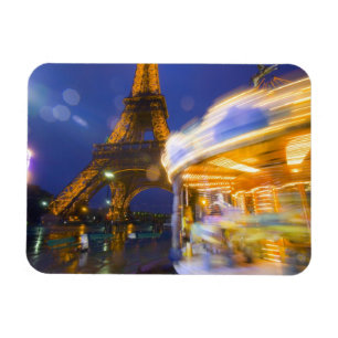 Íman França, Paris. Torre Eiffel no crepúsculo nevoeiro