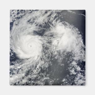 Íman Furacão Felicia e Tempestade Enrique a leste de Ha