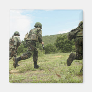 Íman Fuzileiros reais da Tailândia apressam-se para gar