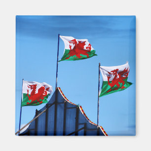 Íman Galês Flags Voando Alto em Towyn