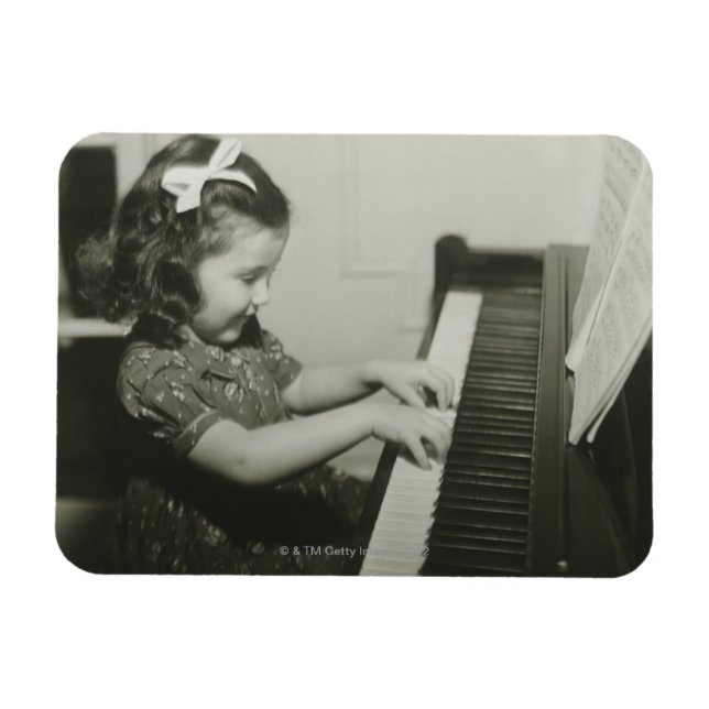 Íman Garota tocando piano (Horizontal)