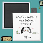 Íman Garrafa De Vinho Entre Amigos Engraçado Gato<br><div class="desc">O que é uma garrafa de vinho entre amigos? Seria uma garrafa de vinho vazia. Ou dois, um vinho tinto e o outro branco, como na ilustração desta engraçada imã de geladeira de O Gato Cabernet e seu amigo bebendo de vinho branco. Este seria um presente excelente para um amigo...</div>