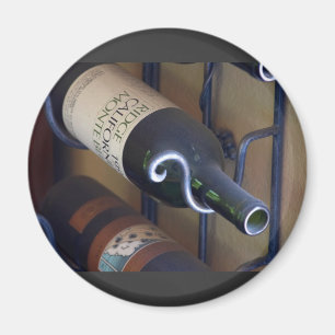 Íman Garrafas de vinho em uma cremalheira