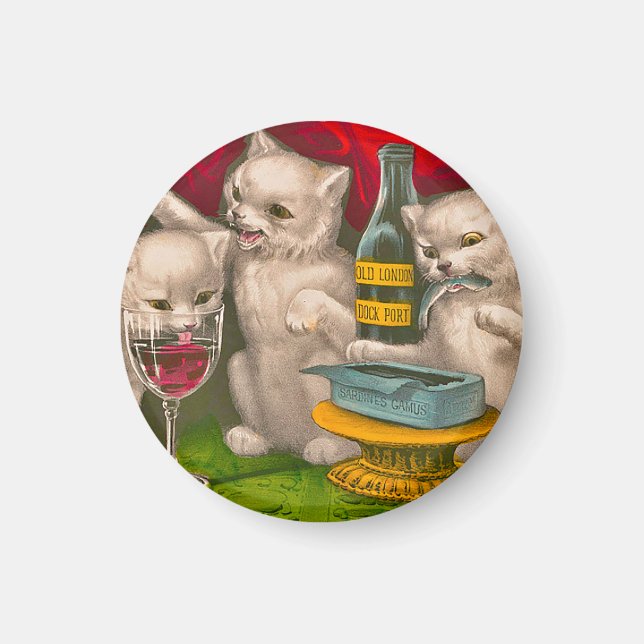 Íman Gatinhos bebendo e comendo peixe-sardinha (Frente)