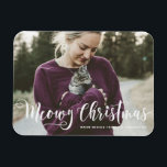 Íman Gato de Fotografia Moderna com Caligrafia de Natal<br><div class="desc">Espalhe a alegria festiva com nosso encantador e personalizável ímã de Natal fotográfico, com a frase brincalhona "Feliz Natal"! Este charmoso ímã é perfeito para amantes de gatos e adiciona um toque caprichoso ao seu decoro de férias enquanto mostra sua foto festiva favorita. Nossa ferramenta on-line amigável permite que você...</div>