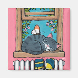 Íman Gato de gato malhado do sono com a borboleta no