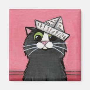 Íman Gato em um ímã lunático do chapéu de papel