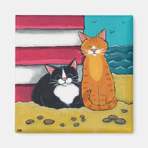 Íman Gato feliz do smoking e de gato malhado na praia