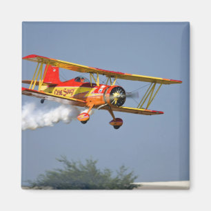 Íman Gene Soucy realizando acrobacias em Grumman