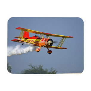 Íman Gene Soucy realizando acrobacias em Grumman