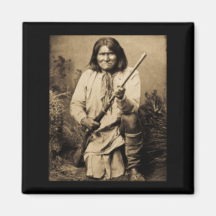 Íman Geronimo com rifle 1886