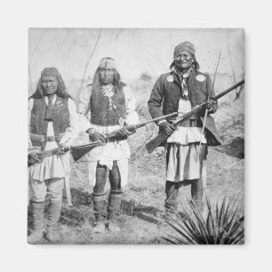 Íman Gerônimo e três de seus guerreiros Apache, 1886 (b