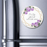Íman Glitter Dourado Elegante De Wed Floral Roxo<br><div class="desc">Íman de casamento. Design apresenta um padrão geométrico elegante de brilho dourado brilhante. Sobreposta com rosas roxas de aquarela e folhagem verde em dois cantos. Personalize esta modelo para adicionar suas informações. Clique para personalizar ainda mais para fazer mais alterações. Tudo é personalizável. Precisa de personalização ou de perguntas e,...</div>