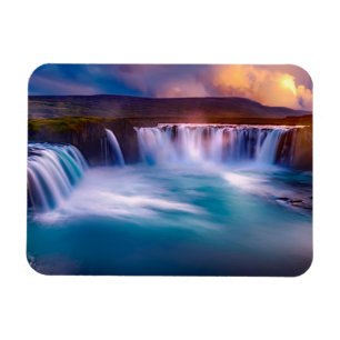 Íman Goðafoss Waterfall Islândia