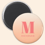 Íman Gradiente de Pêssego do Nome Inicial do Monograma<br><div class="desc">Design de nome inicial minimalista da tipografia moderna que pode ser mudado para personalizar. Pêssego de fundo.</div>