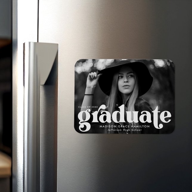 Íman Graduação de Fotos Brancas com Tipografia Branca (Criador carregado)