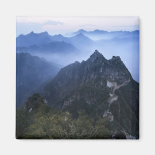 Íman Grande Muralha na névoa da manhã cedo, China
