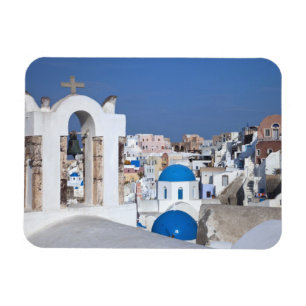 Íman Grécia, Santorini. Torre do sino e cúpulas azuis d