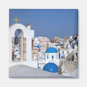 Íman Grécia, Santorini. Torre sineira e cúpulas azuis d
