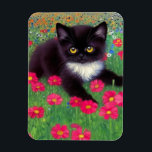Íman Gustav Klimt Tuxedo Cat<br><div class="desc">Magnet com um gato Gustav Klimt tuxedo! Este adorável gatinho preto e branco se senta num campo de flores vermelhas,  azuis,  brancas e laranja. Um presente incrível para amantes de gatos e entusiastas de arte austríacos!</div>