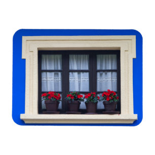 Íman Habitação residencial com flores nas janelas