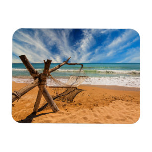 Íman Hammock em uma estância de Verão tropical  