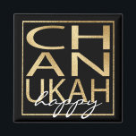 Íman Hanukkah Magnet Square Chanukah Dourado<br><div class="desc">Hanukkah Magnet Square Personalize Chanukah Happy Dourada Personalize, excluindo texto, "feliz" e substituindo por sua própria mensagem. Escolha seu estilo, tamanho e cor de fonte favoritos. A cor de fundo pode ser alterada escolhendo uma cor diferente das amostras de cor. Obrigados para parar e comprar. Muito apreciado! Feliz Hanukkah/Chanukah! Forma:...</div>