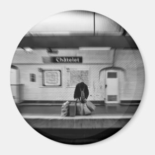 Íman Homem com os sacos de compras no metro (Chatelet)
